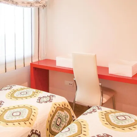 2 Bedroom Cozy In דירה *